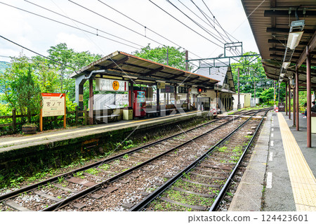 [Kanagawa Prefecture] Miyanoshita Station in Hakone, surrounded by lush nature 124423601