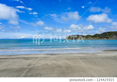 Zushi Beach 124425915