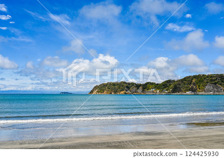 Zushi Beach 124425930