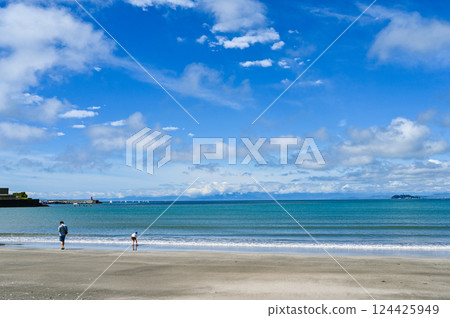 Zushi Beach 124425949