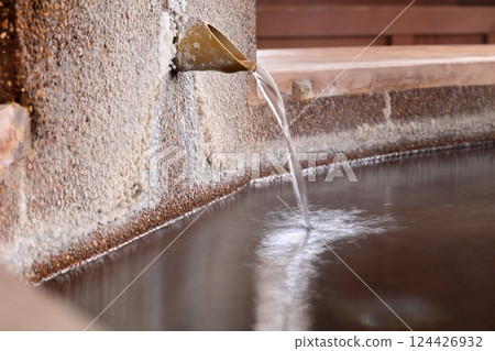 四萬溫泉之森足浴場的自由流動溫泉 四萬溫泉之森足浴場的自由流動溫泉 124426932