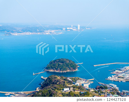 Shinojima and Hado Cape in front (Aichi Prefecture) 124427328