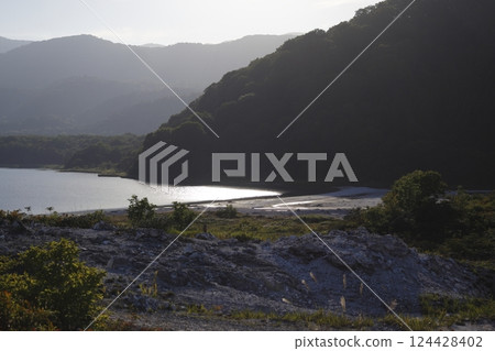恐山、宇折山湖、極樂濱的夜景 恐山、宇折山湖、極樂濱的夜景 124428402