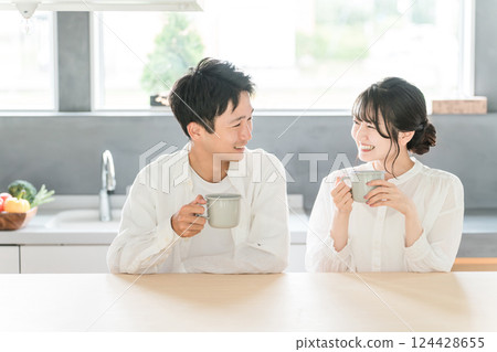 Couples, couples, men and women relaxing in their minimalist home, house, kitchen, dining room 124428655