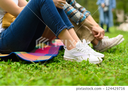 Male and female playing picnics Male and female playing picnics 124429716