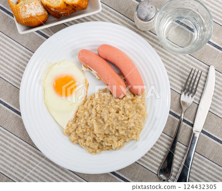Continental breakfast for one person - portion of oatmeal, fried egg and sausage Continental breakfast for one person - portion of oatmeal, fried egg and sausage 124432305