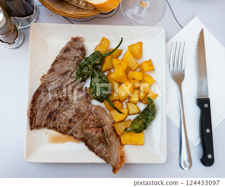 Roasted beef steak with potatoes and peppers Roasted beef steak with potatoes and peppers 124433097