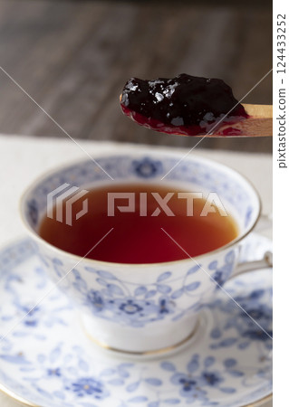 Russian tea: Put jam into tea with a spoon. Pour tea. Russian tea: Put jam into tea with a spoon. Pour tea. 124433252