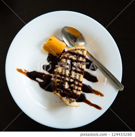 Spanish sweet dessert Brazo de Gitano with filling of nutella Spanish sweet dessert Brazo de Gitano with filling of nutella 124433280