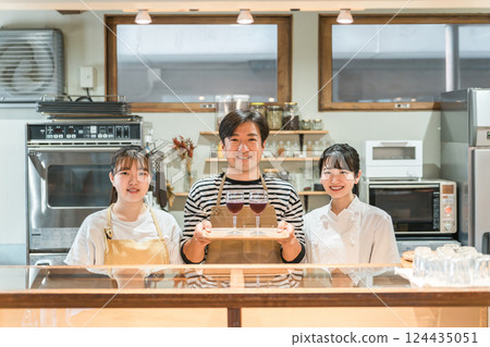 餐廳/咖啡廳工作人員（老闆夫婦、廚師、主廚） 124435051