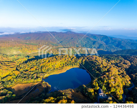 秋天的八幡平大沼(秋田縣鹿角市) 秋天的八幡平大沼(秋田縣鹿角市) 124436498
