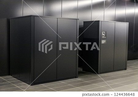 Calm down/cool down space installed at Osaka Metro Yumeshima Station 124436648