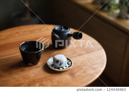 Green tea and bean daifuku snack 124436963