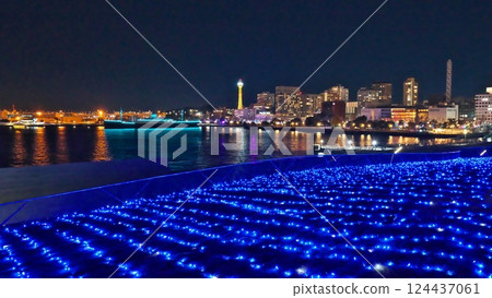 Winter: Beautiful illumination of the Yokohama Port Osanbashi Blue Illumination in the direction of Yamashita Park 124437061