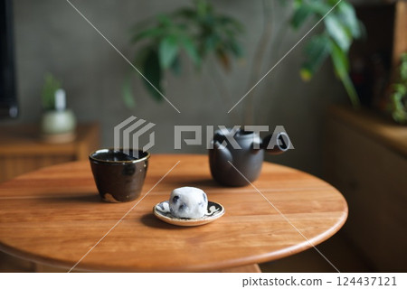 Green tea and bean daifuku snack 124437121