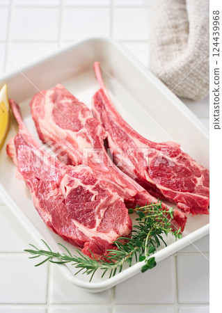 Raw lamb chops arranged on a white tray 124439968