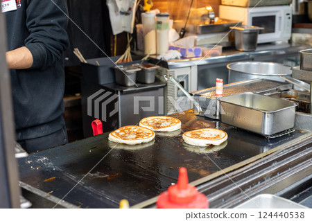 Hotteok, Korean pancakes 124440538