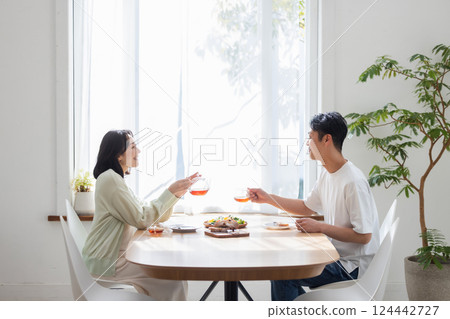 Couple eating Couple eating 124442727