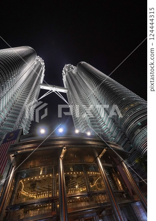 Kuala Lumpur Petronas Twin Towers 124444315