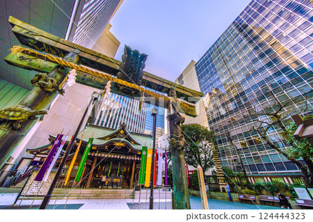 Tokyo cityscape in Japan, with a view of Toranomon-Kotohira Tower and Kotohira Shrine. (Toranomon Hills Station is in the background on the left side of the screen.) 124444323