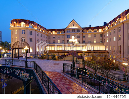 兵庫縣寶塚市黃昏的寶塚酒店 124444705