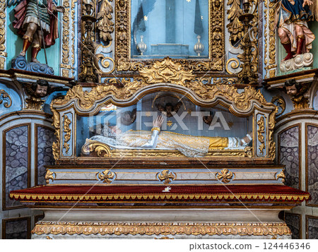 Interior of Sao Pedro church, Igr 124446346