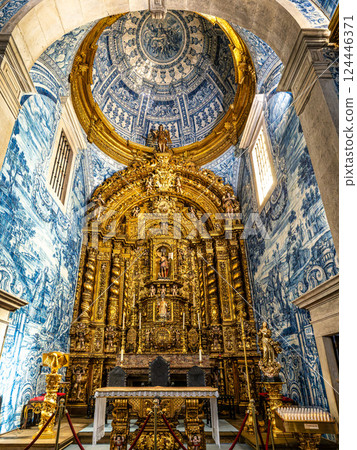 Almancil, Portugal - Feb 17, 2025: Main altar of Igreja de Sao Lourenco church in Almancil, Portugal Almancil, Portugal - Feb 17, 2025: Main altar of Igreja de Sao Lourenco church in Almancil, Portugal 124446371