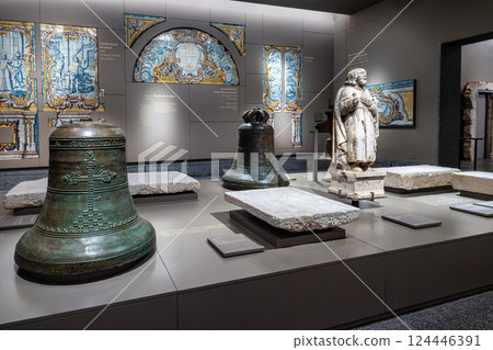 Lagos, Portugal - Feb 22, 2025: Interior of Church of St Anthony, Igreja de Santo Antonio in Lagos, Algarve, Portugal Lagos, Portugal - Feb 22, 2025: Interior of Church of St Anthony, Igreja de Santo Antonio in Lagos, Algarve, Portugal 124446391