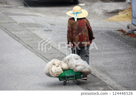 Walking for an old man 124446526