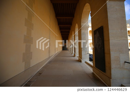Cloister in the courtyard of the Invalides 124446629