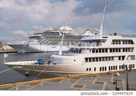 豪華郵輪「Oceania Riviera」停泊神戶港 124447824