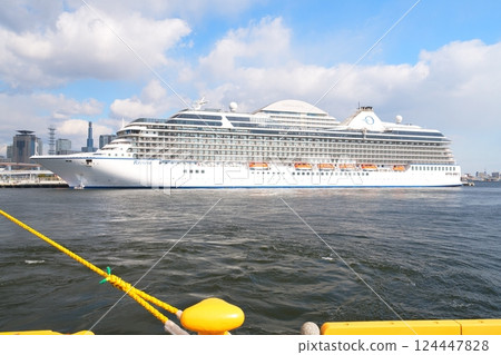 Luxury cruise ship "Oceania Riviera" anchored in Kobe Port 124447828