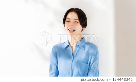 女人陽光美麗 124448345