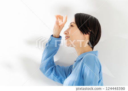 Woman, Sunlight, Beauty, Dazzling 124448390