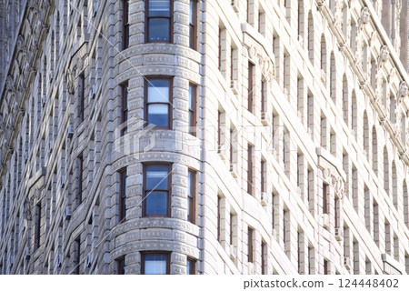 The curves of the Flatiron Building 124448402