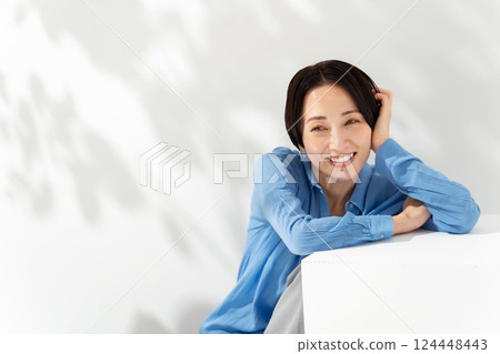 女人陽光美麗 124448443