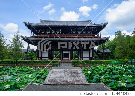 京都東福寺的三門和方丈池 京都東福寺的三門和方丈池 124448455