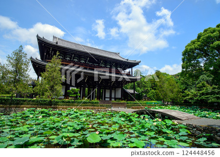 京都東福寺的三門和方丈池 京都東福寺的三門和方丈池 124448456