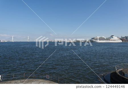 Yokohama Bay Bridge seen from Minato Mirai Rinko Park and the cruise ship Seabourn Encore moored at Shinko Pier 124449146