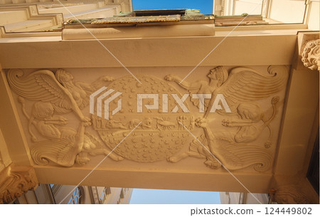 Artistic Statues in Viennas Urban Landscape 124449802