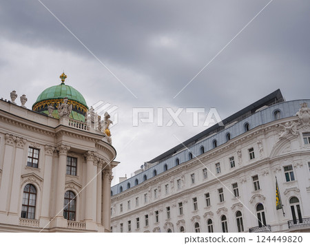 Summer trip to Vienna: exploring city beauty 124449820