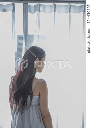 在陽台上的女人 在陽台上的女人 124450505