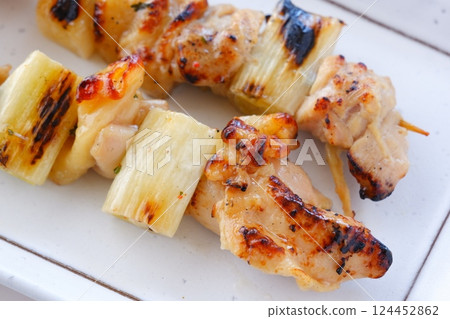 烤雞肉串鹽（蔥） 124452862