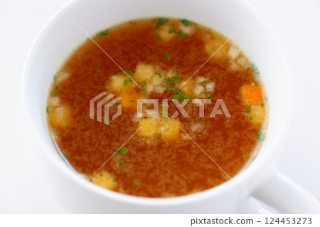 Hot onion consommé soup Hot onion consommé soup 124453273