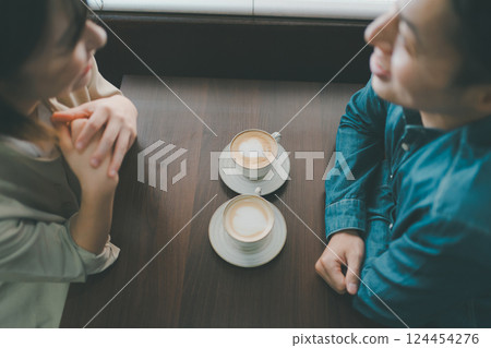 咖啡館 咖啡廳 情侶 124454276