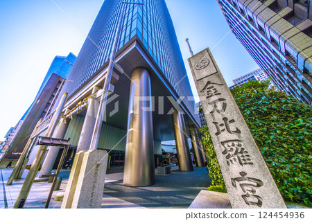 日本東京城市景觀，俯瞰虎之門金刀比羅塔和金刀比羅神社。 （虎之門之丘站位於螢幕左側） 124454936