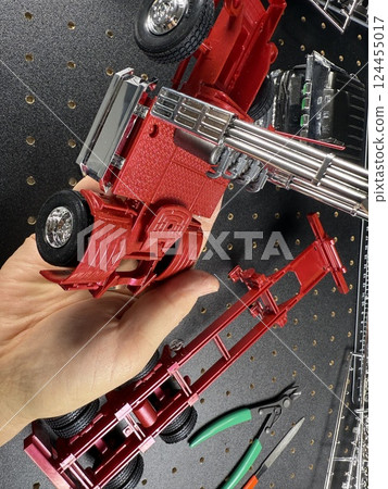 The scene of making large Japanese plastic models: Dekotora 124455017