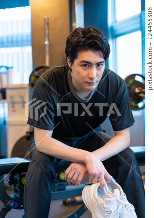 Man with shoes 124455306