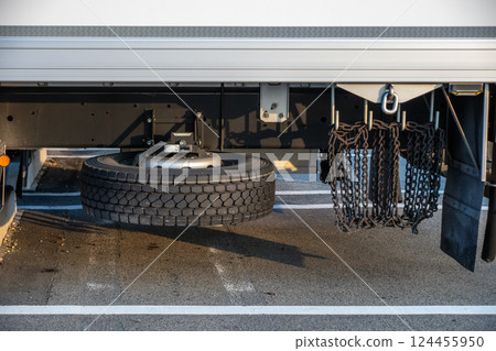 卡車備胎和輪胎鏈 124455950