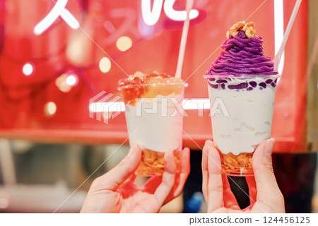 夏夜裡的冰淇淋 夏夜裡的冰淇淋 124456125